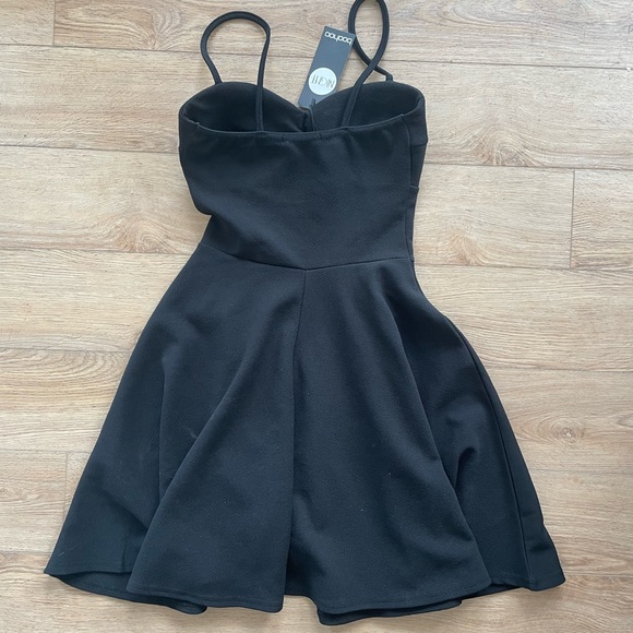 Black Strapped Sweetheart Neckline Dress - Picture 2 of 3